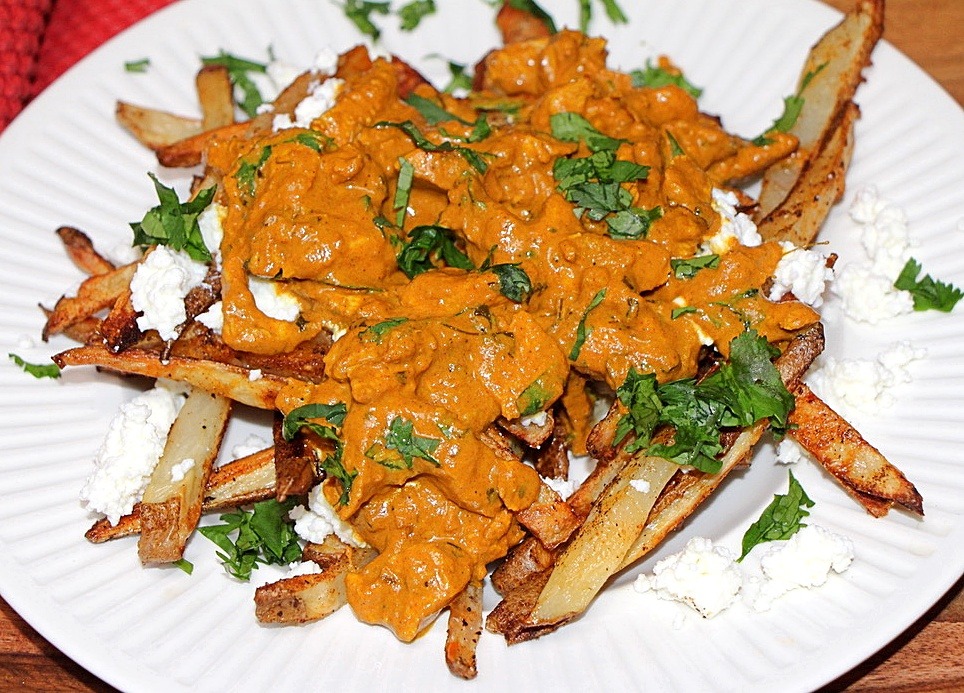 Butter chicken poutine