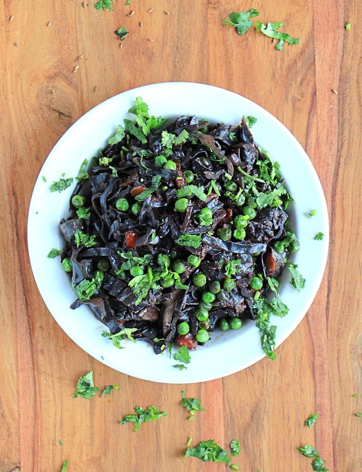 Curried purple cabbage with peas