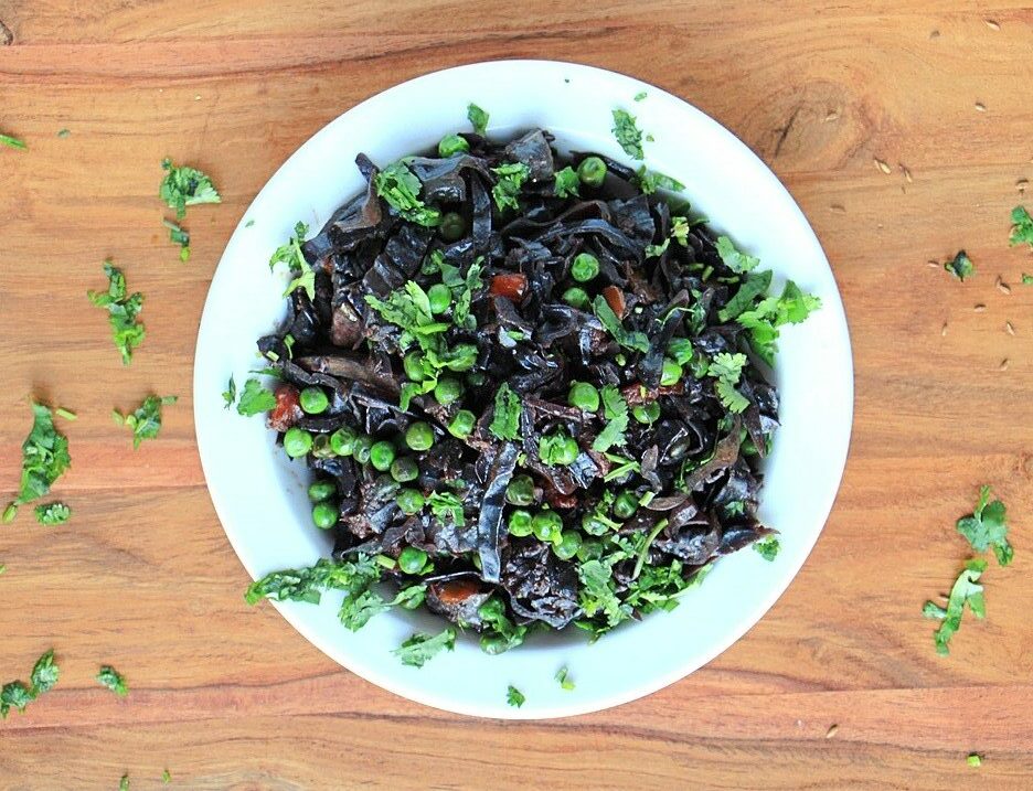 Curried purple cabbage with peas