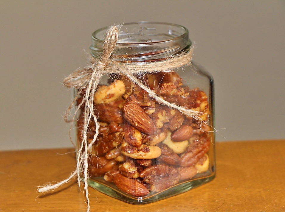 Sweet and spicy nuts