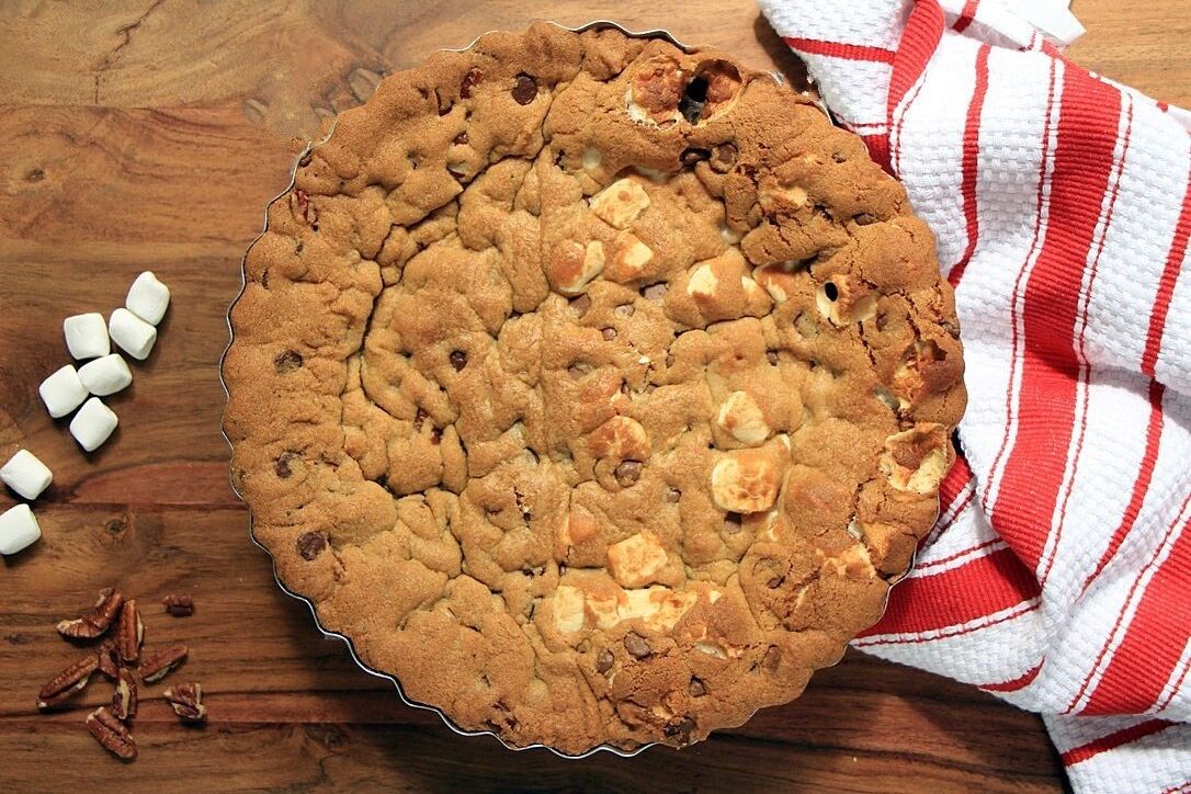 Two-in-one cookie pie