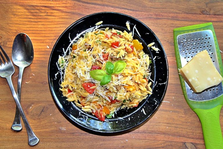 Delicious Orzo with Cherry Tomatoes