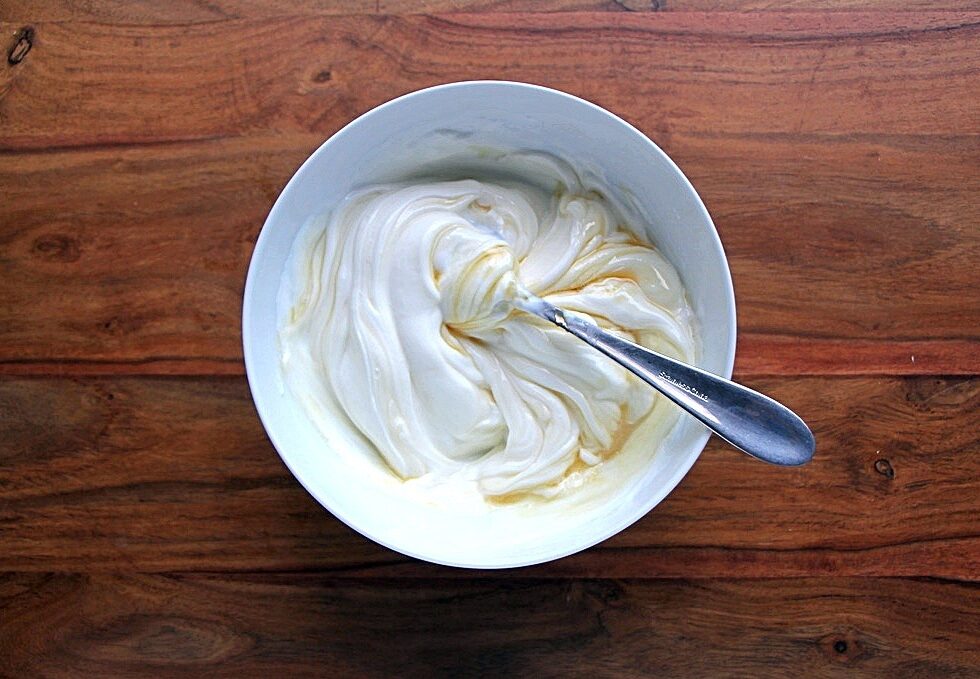 Yogurt mix for oatmeal breakfast tarts
