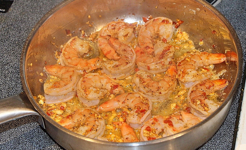 Garlic shrimp in pan