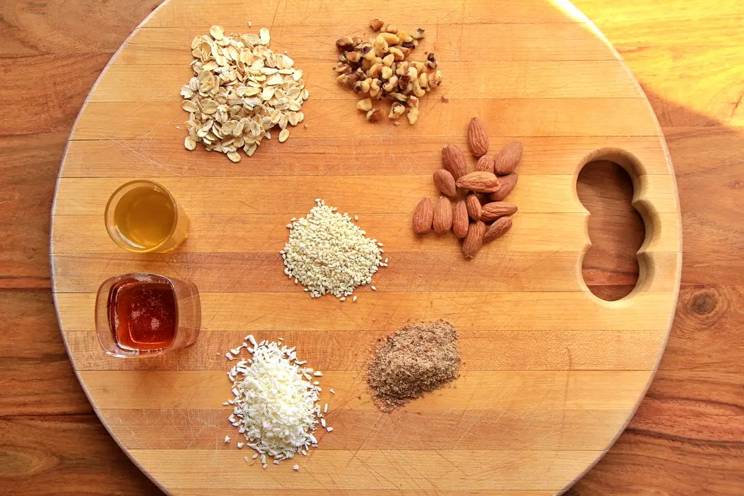 Ingredients for oat and nut bar