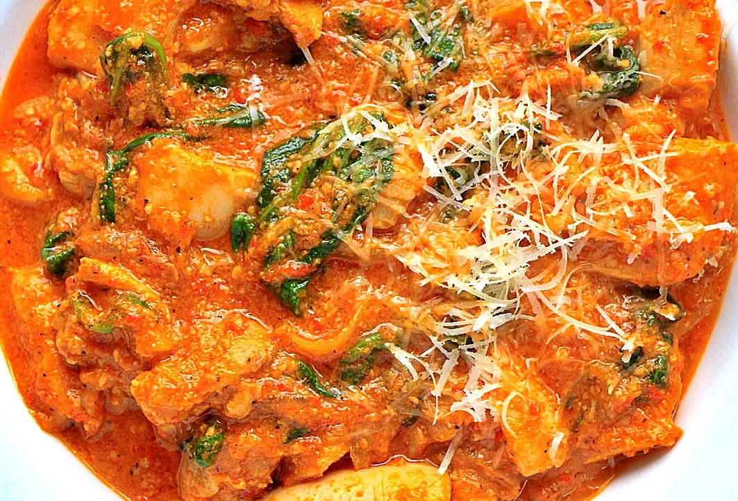 Red pepper chicken with cashew close up