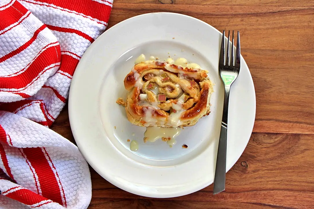 Rhubarb sticky buns