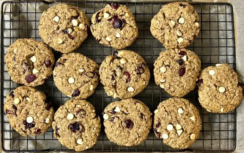 Baked cranberry cookies