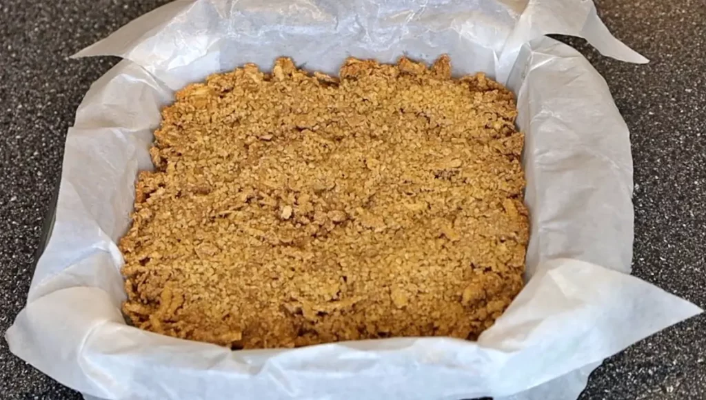 Baked almond apple crumble