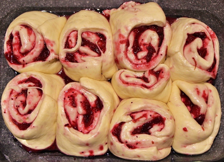 Left over cranberry sauce buns ready to bake