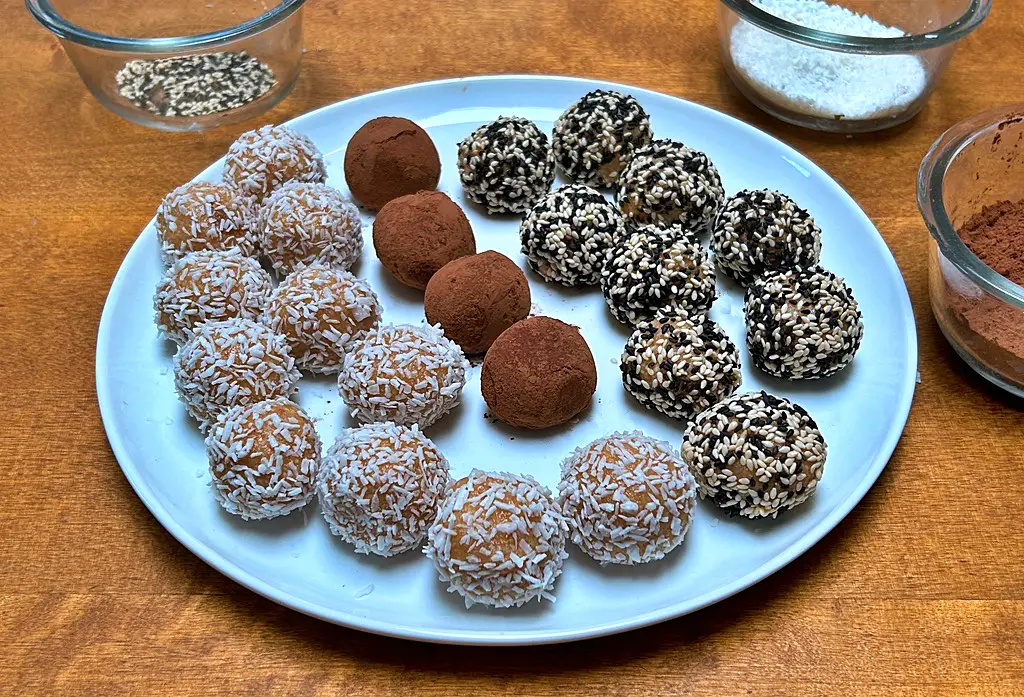 Healthy snack balls