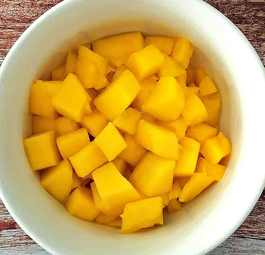 Cut mango for juice